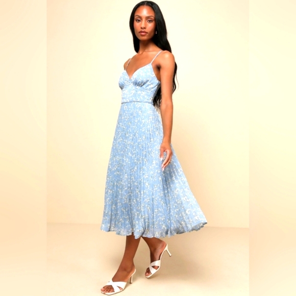 Lulus Darling Favorite Light Blue Floral Sleeveless Pleated Midi Dress S… - Picture 3 of 13